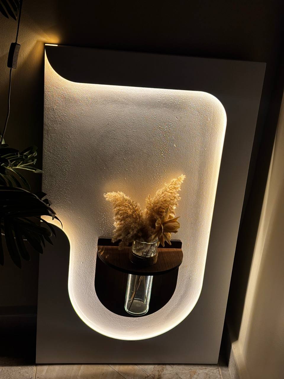 🪵 لوحة جدارية خشبية بإضاءة LED – لمسة فنية تزيّن منزلك