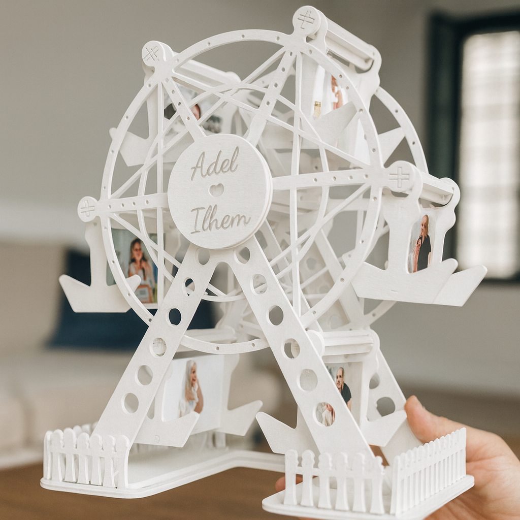 عجلة صور خشبية