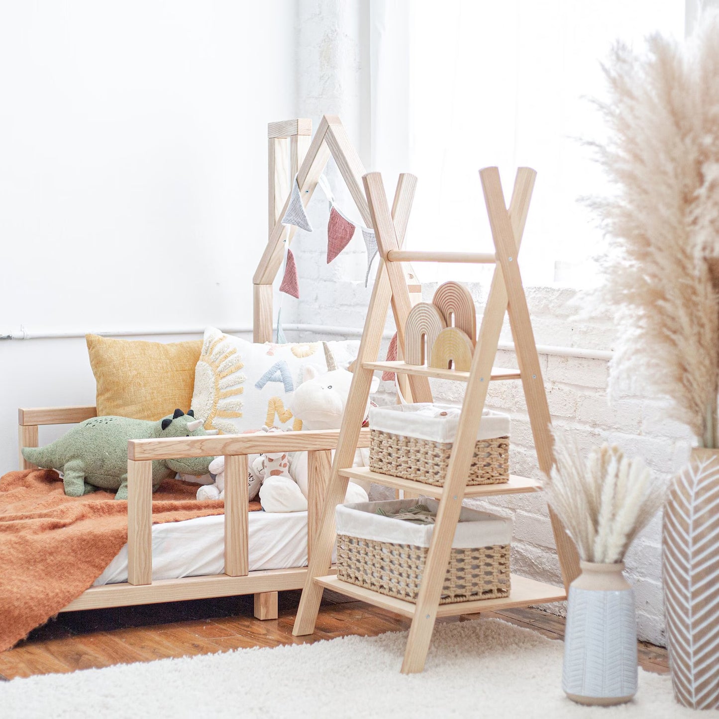 🍼 Armoire & Porte-Vêtements en Bois pour Bébé – Design Élégant & Pratique