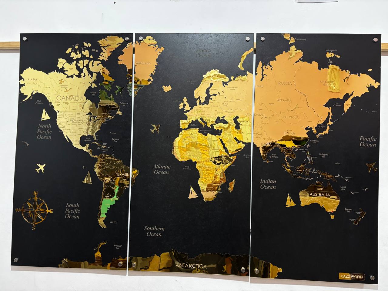 cadre LUXE  map monde DORE