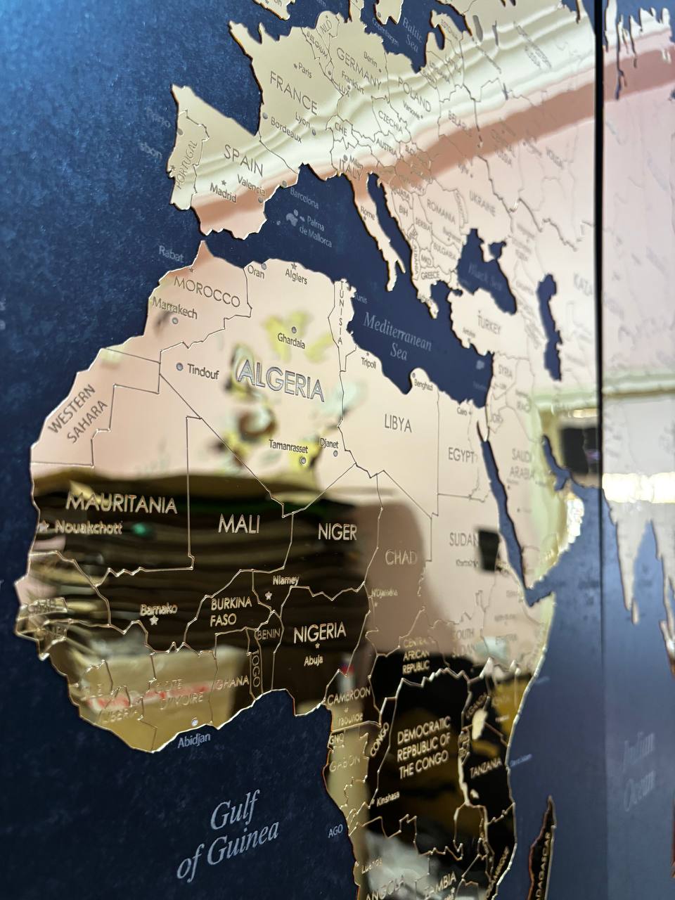 cadre LUXE  map monde DORE