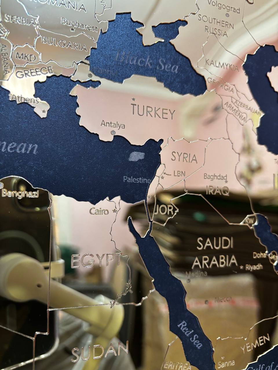 cadre LUXE  map monde DORE