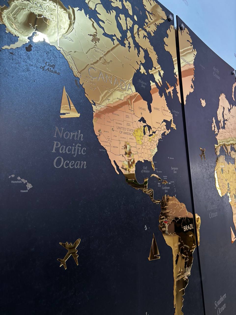 cadre LUXE  map monde DORE