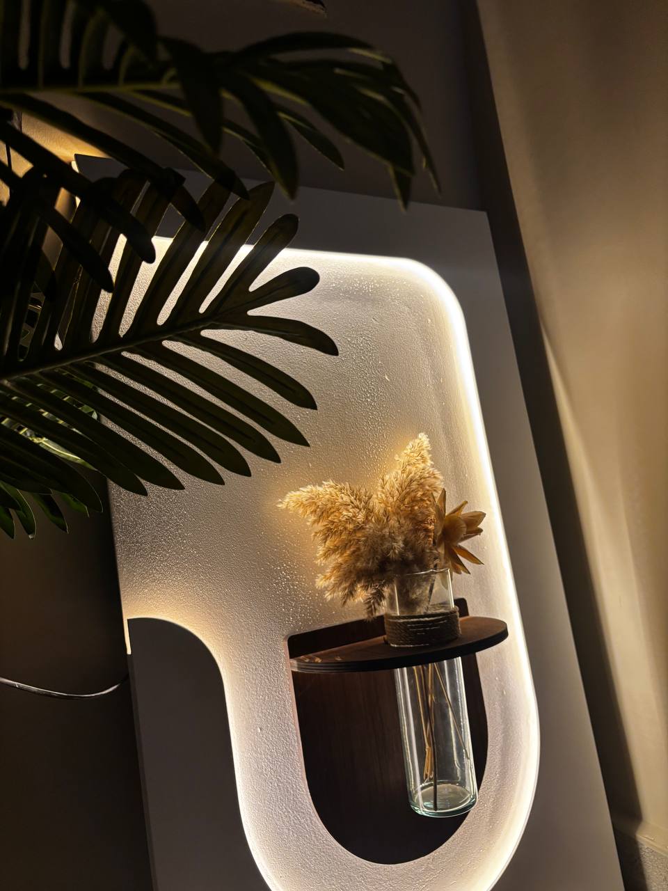 🪵 لوحة جدارية خشبية بإضاءة LED – لمسة فنية تزيّن منزلك